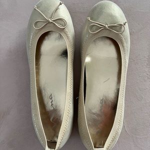 EUC Nina Brand Gold Esther Flats
